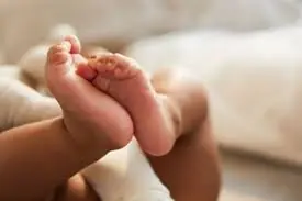 Bebê de 8 meses morre e pai é detido por abandono de incapaz em Lagoa Santa