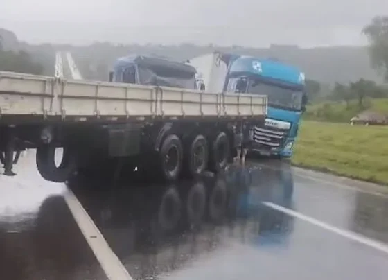 Feriado de Ano Novo é marcado por acidentes em MG; Colisão entre duas carretas é registrada em Sete Lagoas