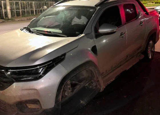 Fiat Strada é furtada em residência e abandonada após ladrão colidir contra canteiro em Sete Lagoas