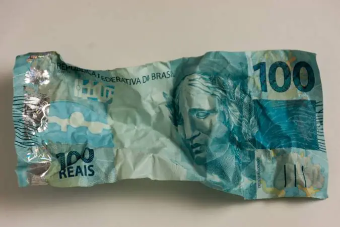Homem abastece R$ 100 e sai sem efetuar o pagamento