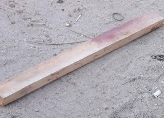 Homem agredido por dois desconhecidos com pedaços de madeira