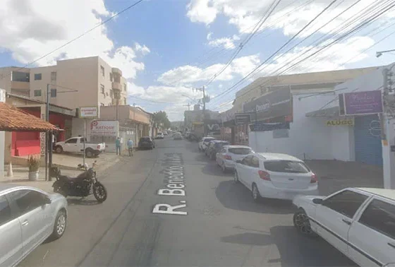 Homens caem de aproximadamente três metros ao instalar placa em loja de tintas em Sete Lagoas