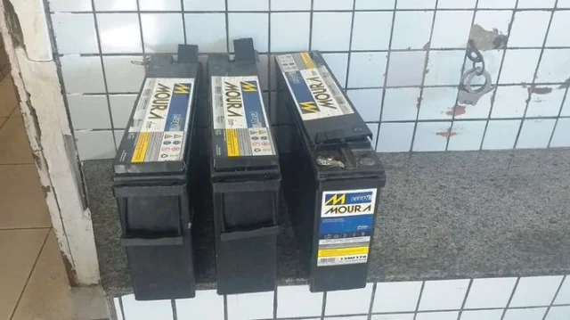 Ladrões furtam 24 baterias de grande porte de central de telefonia em Matozinhos