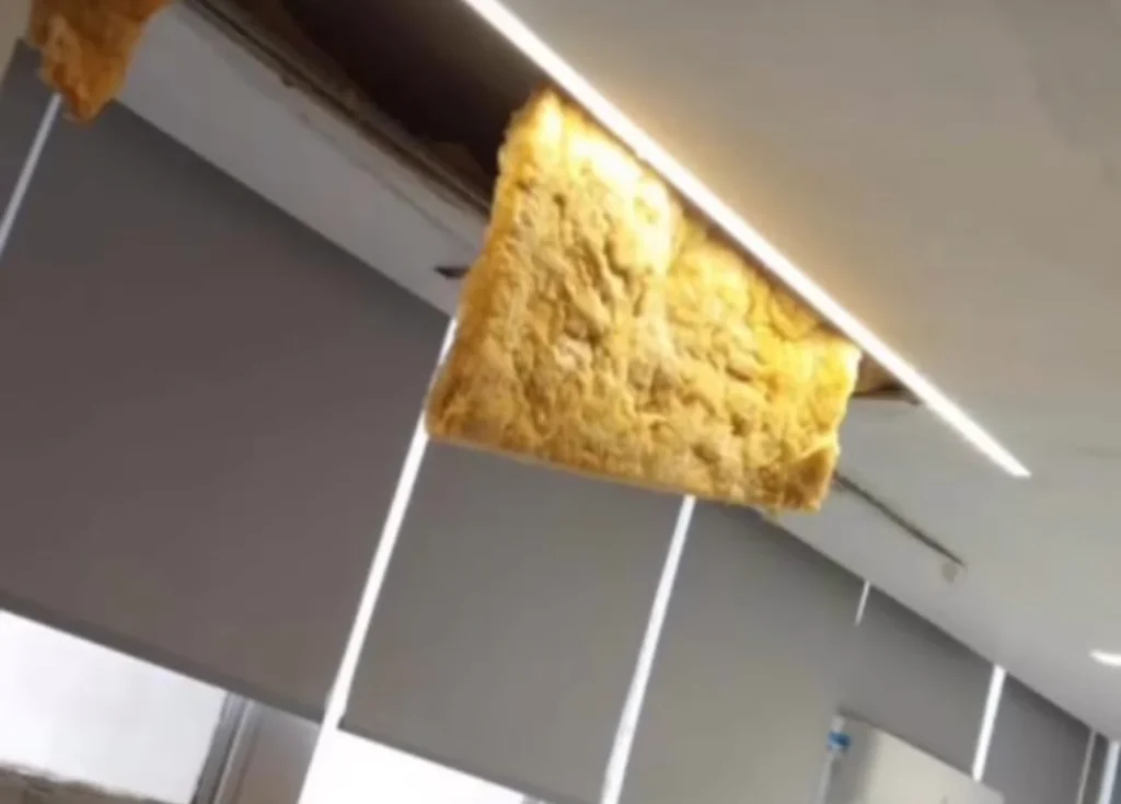 Parte do teto desaba na Câmara Municipal de Pedro Leopoldo