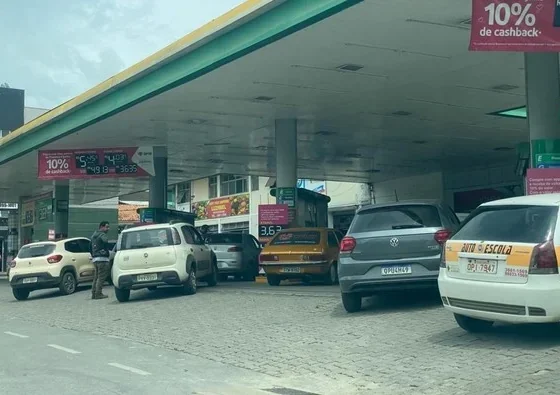 Veículo é furtado no pátio de Posto de Combustível na madrugada desta segunda-feira