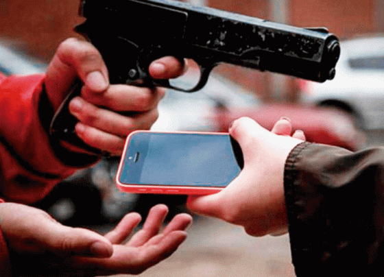Homem tem celular furtado durante passeio com seu cachorro no bairro Magalhães, em Pedro Leopoldo
