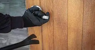 Ladrões invadem residência e furtam televisores e eletrodomésticos