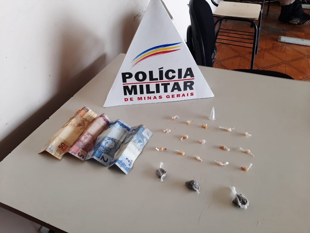 Polícia Militar realiza abordagem em lote vago e prende homem com drogas e dinheiro em Matozinhos