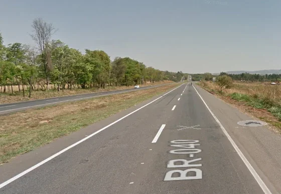 Abordagem policial apreende arma de fogo dentro de veículo na BR-040, em Sete Lagoas