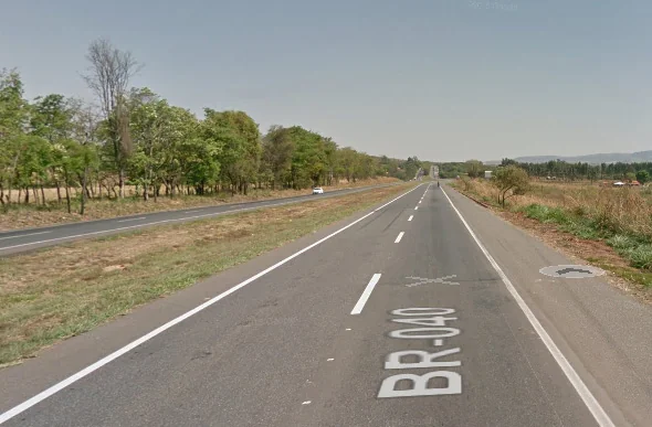 Abordagem policial apreende arma de fogo dentro de veículo na BR-040, em Sete Lagoas
