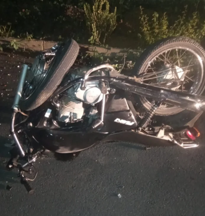 Acidente entre duas motos mata um e deixa outro gravemente ferido em Sete Lagoas