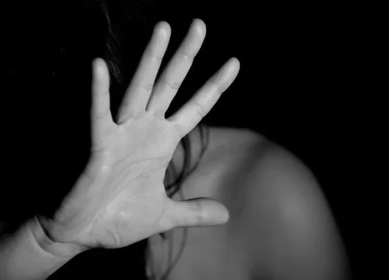 Homem fica nervoso com cobrança de pensão, atira na ex- companheira, erra disparo e ainda quase mata vizinha em Sete Lagoas