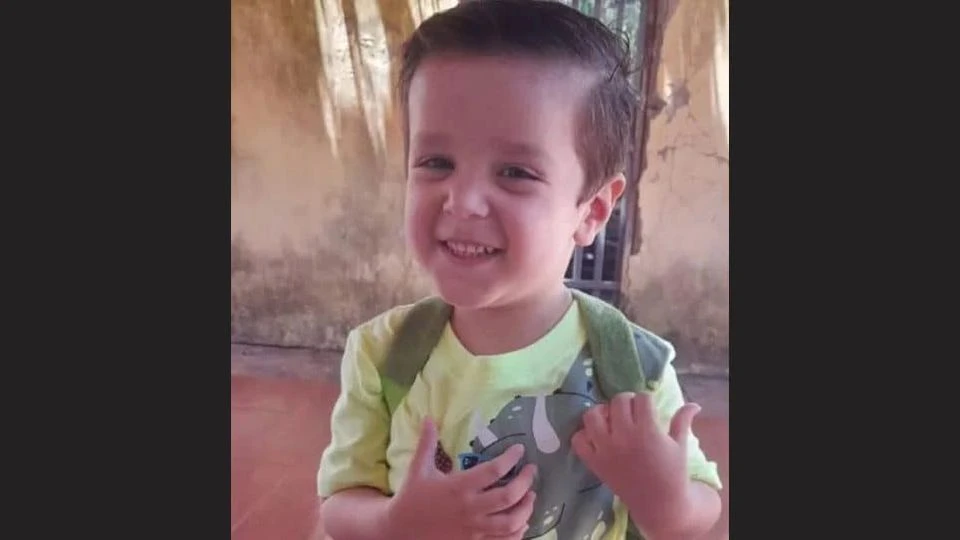 Menino de 3 anos morre engasgado com bolo durante recreio escolar