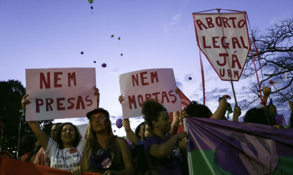 Proibição do aborto legal após 22 semanas: real intenção ou manobra política?