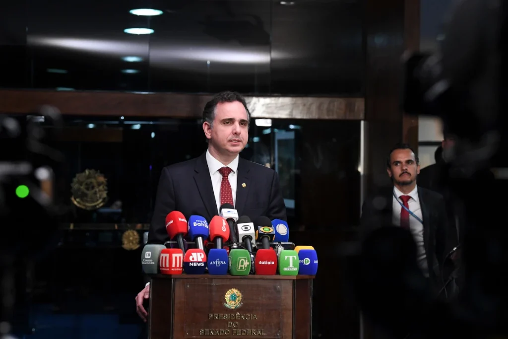 Senador Rodrigo Pacheco critica projeto que equipara aborto a homicídio