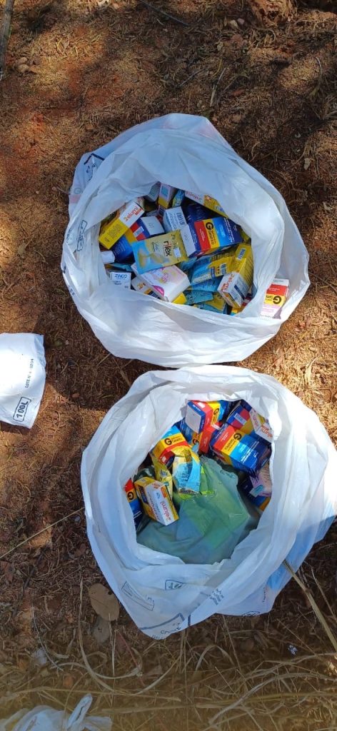 Dezenas de medicamentos são descartados irregularmente no Barrocão em Matozinhos