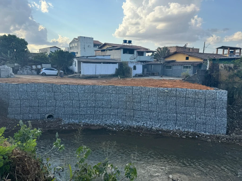 Obra de contenção é concluída no ribeirão em Pedro Leopoldo