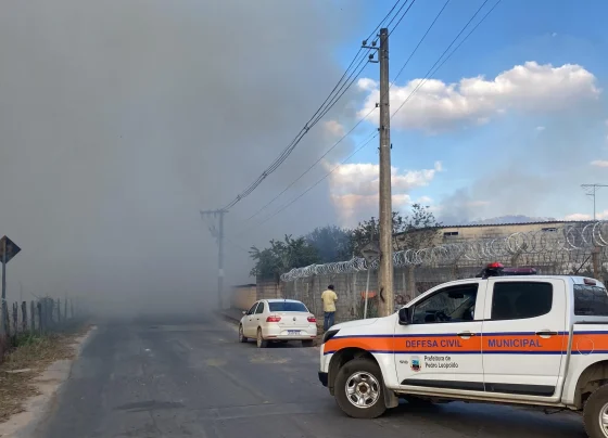 Defesa Civil de Pedro Leopoldo emite alerta sobre riscos de trafegar em áreas com fumaça