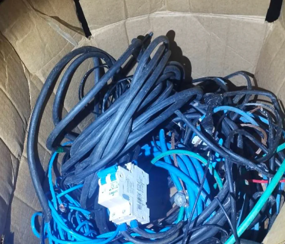 Homem é preso em Sete Lagoas com fios furtados e materiais de eletricidade