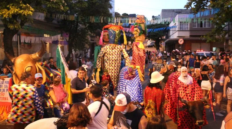 Prefeito de PL anuncia comemorações de janeiro com foco na responsabilidade financeira e valorização de artistas locais 