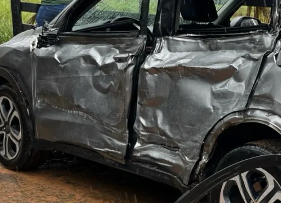 Acidente entre caminhão e carro deixa vítima ferida na rodovia Neves, em Pedro Leopoldo