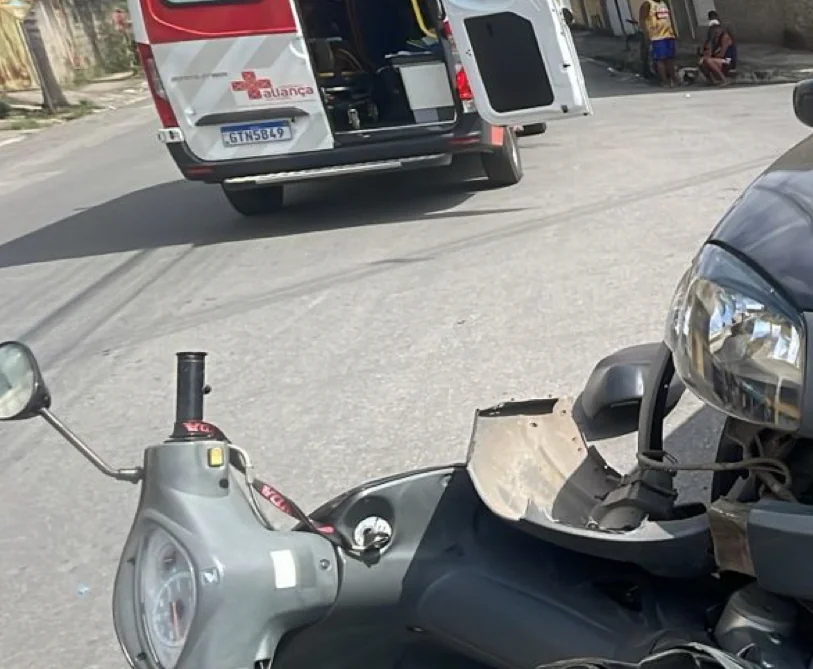 Colisão entre carro e motocicleta deixa mulher ferida em Pedro Leopoldo