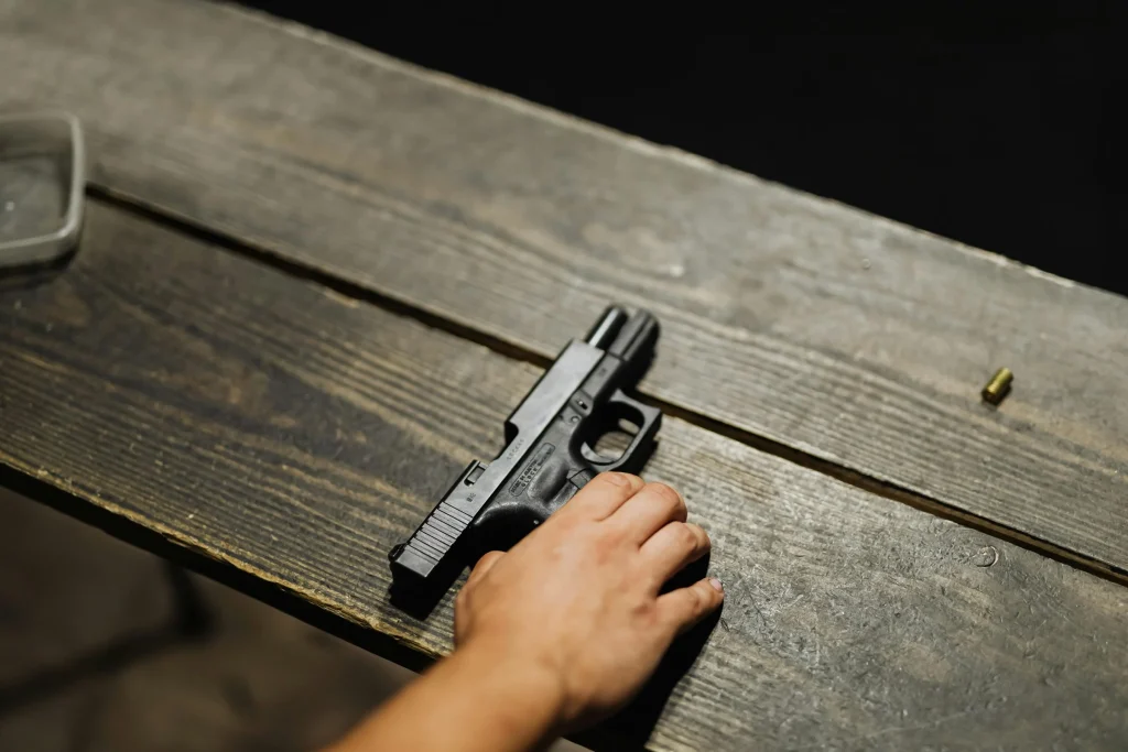 Dupla é presa com arma de fogo durante fiscalização na BR-040 em Sete Lagoas