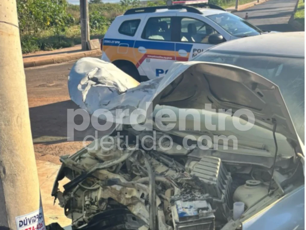 Motorista colide com poste após uso de medicamento e causa princípio de incêndio em Sete Lagoas