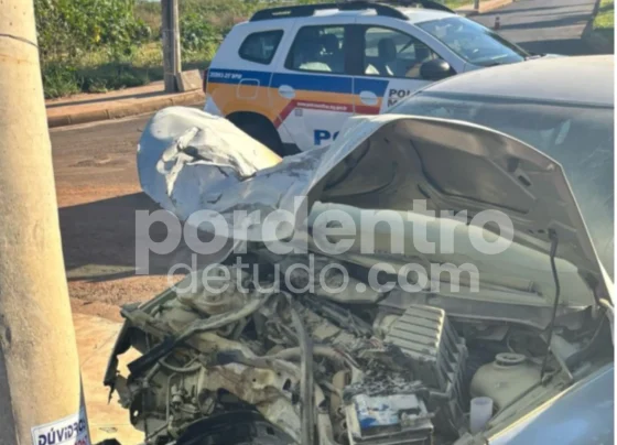 Motorista colide com poste após uso de medicamento e causa princípio de incêndio em Sete Lagoas