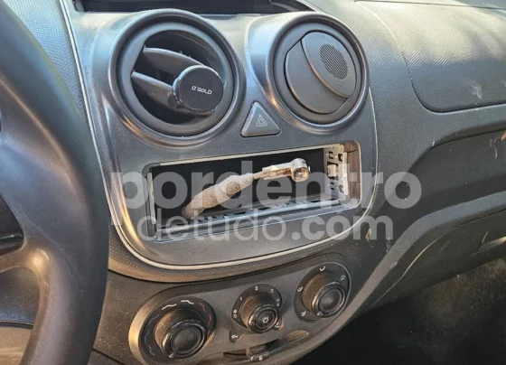 Motorista de aplicativo é rendido e amarrado durante assalto em Sete Lagoas; veículo é recuperado em área de mata