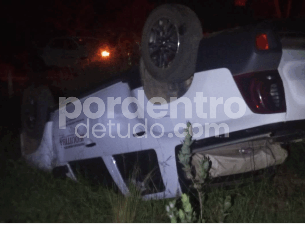 Caminhonete capota entre Prudente de Morais e Funilândia; condutor não se fere