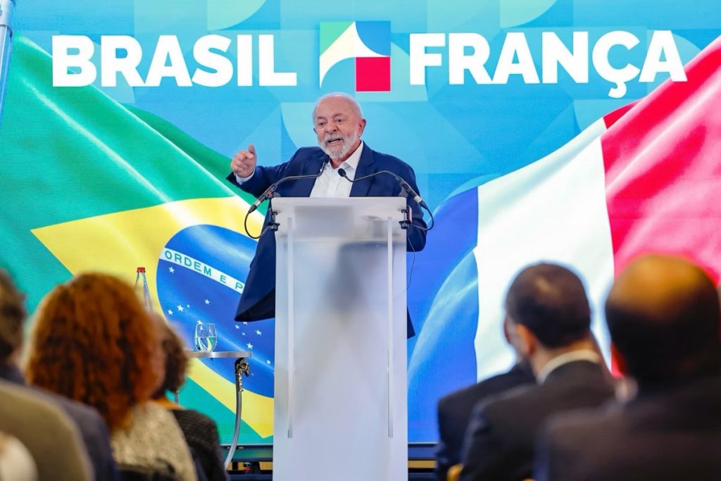 Lula defende viagens ao exterior e destaca retorno de investimentos ao Brasil