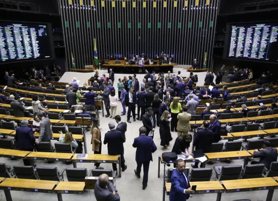 Câmara aprova texto-base para criação de 160 cargos comissionados no STF