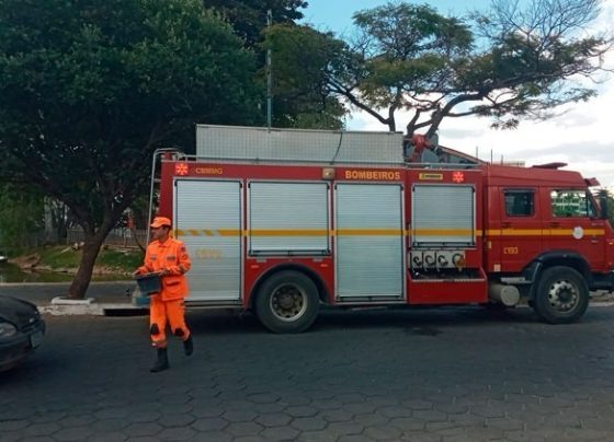 Com apenas um balde de água, Bombeiros contém incêndio no Centro de Sete Lagoas