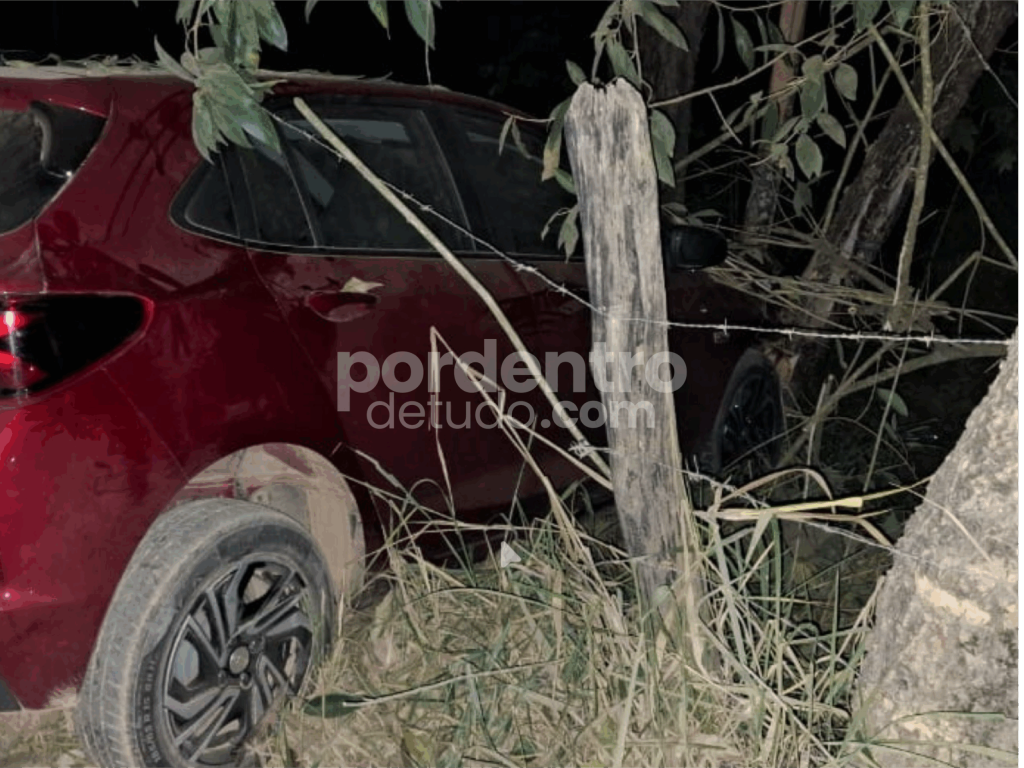 Falha nos freios provoca colisão entre carro e moto em Pedro Leopoldo; duas passageiras ficam feridas