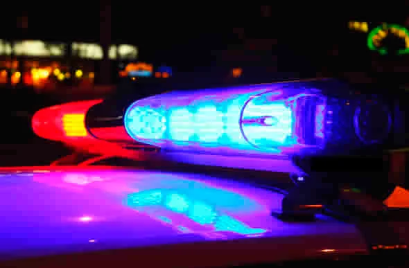 Homem é agredido e socorrido após ser encontrado ferido em varanda de residência