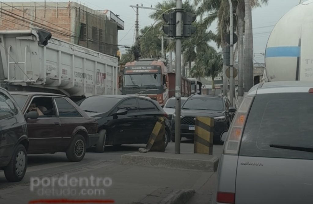 Trânsito travado na avenida Caio Martins devido a obras na MG-424 em Matozinhos