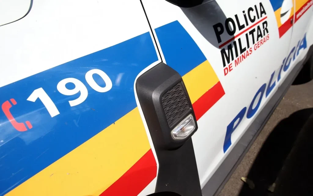 Acidente entre motocicleta e ônibus causa danos materiais em avenida de Pedro Leopoldo