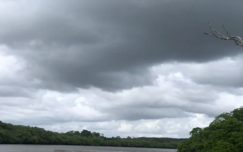 Alerta de chuva com possibilidade de raios nas próximas 2h em Matozinhos, Pedro Leopoldo, Sete Lagoas e região