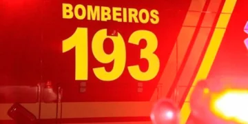 Bombeiros atuam em incêndio de grande proporção na MG-424, em Matozinhos