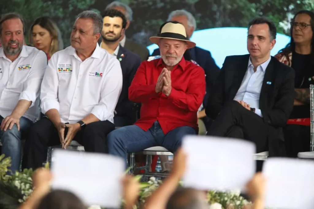 Pacheco mantém suspense sobre candidatura em MG mesmo sob pressão de Lula e ministros