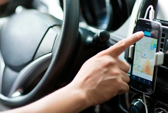 Passageira tem celular furtado após corrida de aplicativo em São José da Lapa