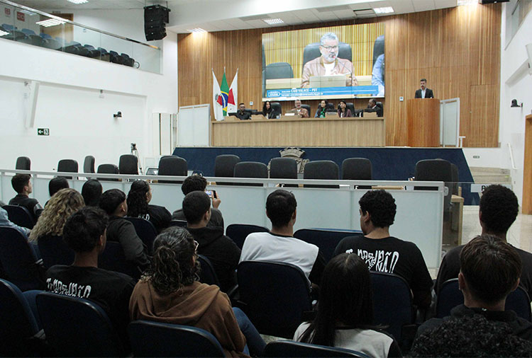 Projeto foi desenvolvido por alunos do 3º ano do Ensino Médio e professores da Escola Estadual Deputado Renato Azeredo. Foto: Ascom CMSL.