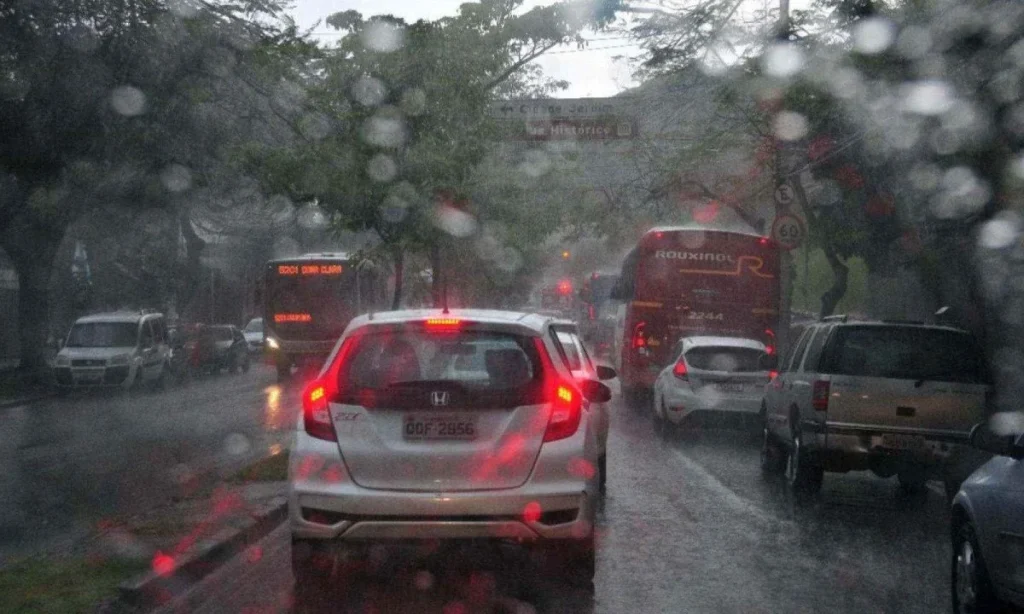 Todas as cidades do Vetor Norte de Minas estão sob alerta de tempestade nesta sexta-feira