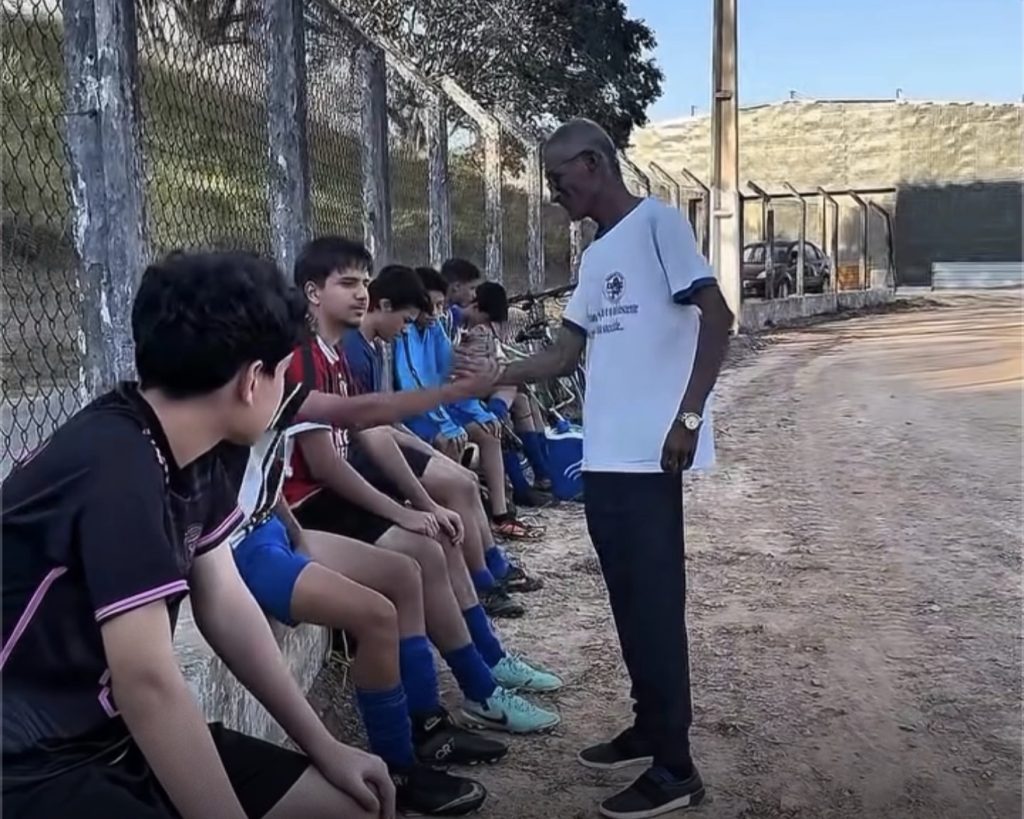 VÍDEO: Escola de Futebol do CEPPEL comemora 40 anos de história em Pedro Leopoldo