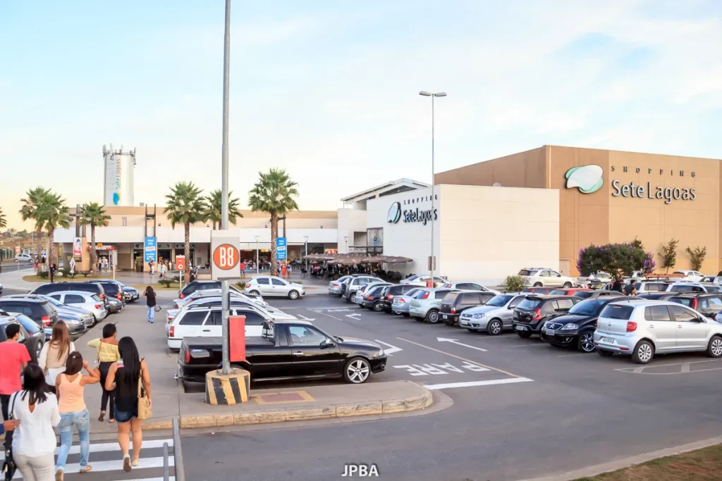 Caminhonete é furtada em estacionamento de shopping em Sete Lagoas