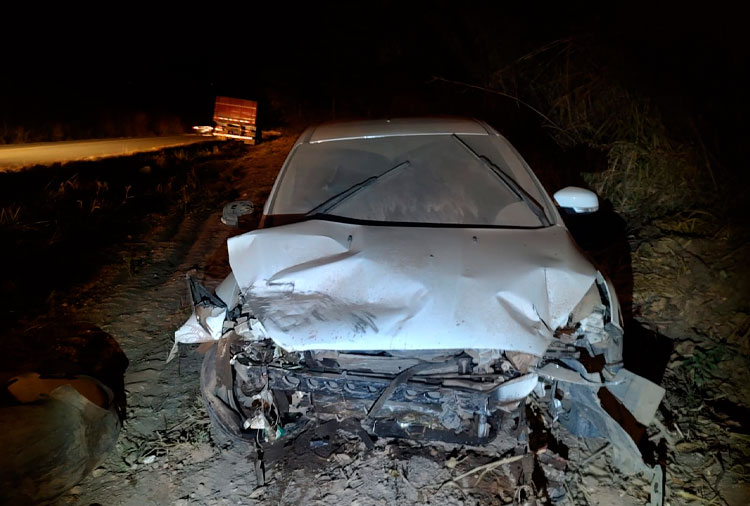Dois passageiros estavam no veículo / Foto: Polícia Militar Rodoviária (PMRv) / reprodução