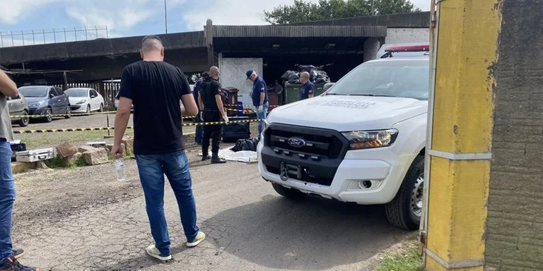 Corpo esquartejado é encontrado dentro de mala na rodoviária de Porto Alegre