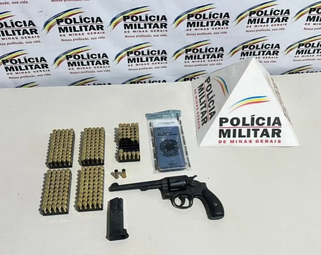 Homem é preso por porte ilegal de arma e morte de cachorro da família