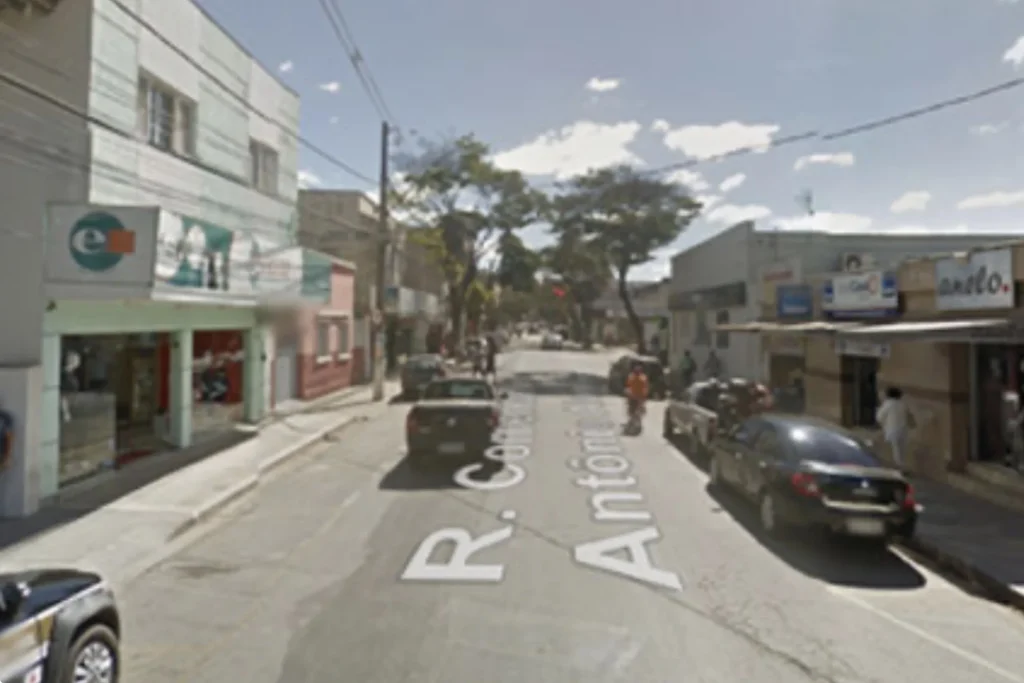 Interdição em Pedro Leopoldo: Rua Comendador Antônio Alves terá vagas de estacionamento bloqueadas para corte de árvore nesta quarta (10)